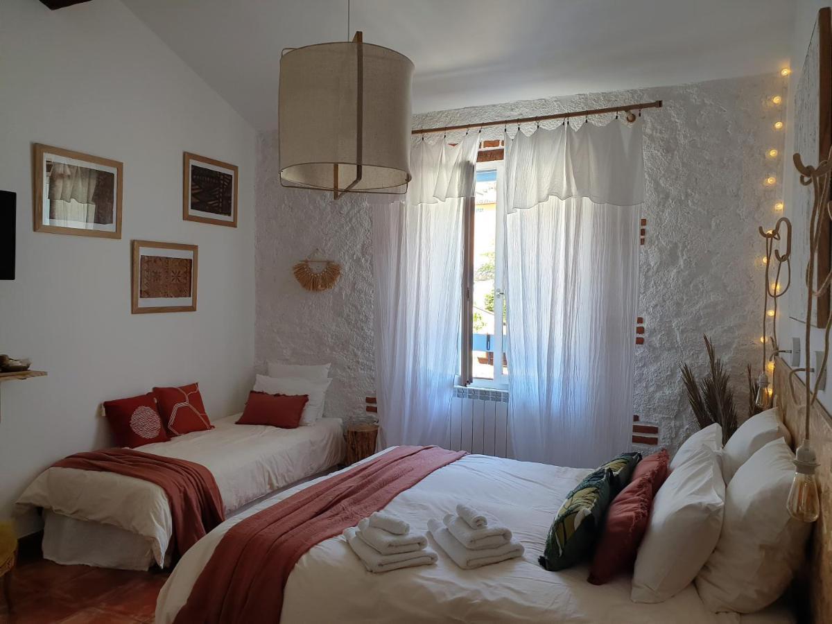 Chambres D'Hotes Et Gites- L'Abri Sous Roche Tautavel Esterno foto