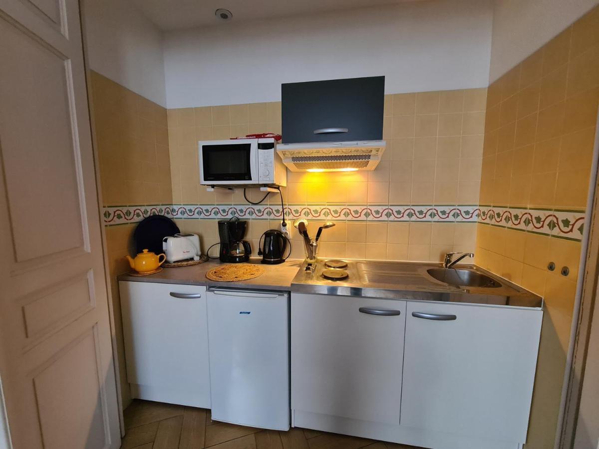Chambres D'Hotes Et Gites- L'Abri Sous Roche Tautavel Esterno foto